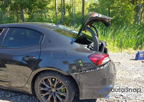 2022 Maserati Ghibli Modena Q4 z USA, uszkodzony, nr VIN ZAM57YTMXNX394468